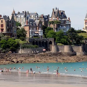 proche-st-malo-plages-appart-50m2-avec-jardin.inbrittany.com/