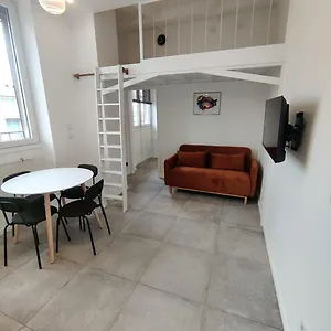 Loft Chic Avec Mezzanine Contemporaine Appartement